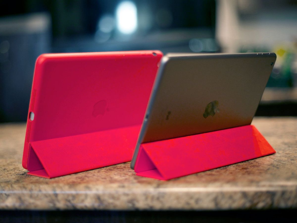 APPLE Smart Cover pour iPad (6ème génération) - (PRODUCT)RED - LE MAC URBAIN