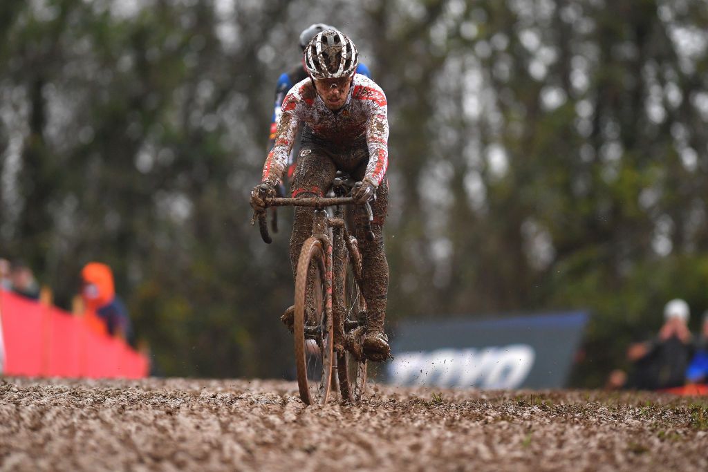 BESANCON FRANCE NOVEMBER 28 Eli Iserbyt of Belgium and Team Pauwels Sauzen Bingoal competes during the 6th Besanon UCI CycloCross Worldcup 2021 Mens Elite CXWorldCup UCIcyclocrossWC on November 28 2021 in Besancon France Photo by Luc ClaessenGetty Images
