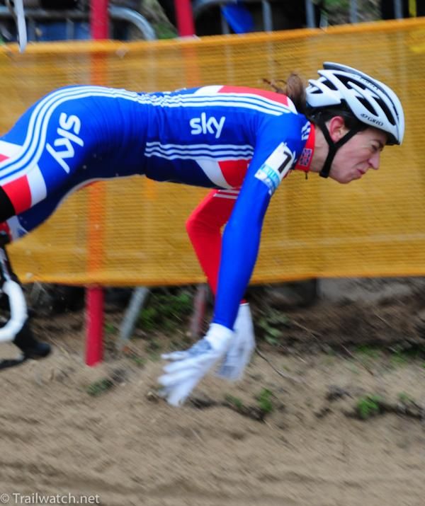 Helen Wyman (UK) flies over her handlebars