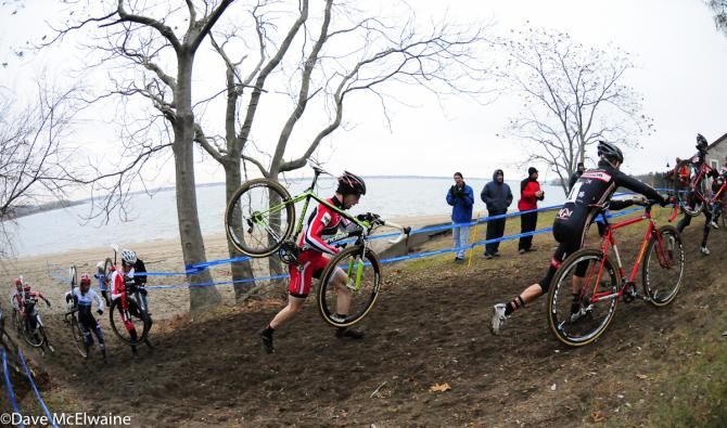 Shawn Milne (Cyclocrossworld.com) on the run-up from the beach.