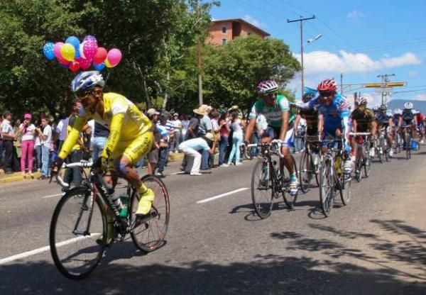 Race leader Manuel Medina (Gobierno Del Zulia) decked out in yellow.