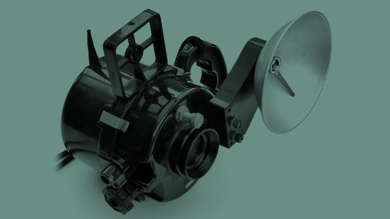 The front of the Nemrod Siluro underwater camera on a green background