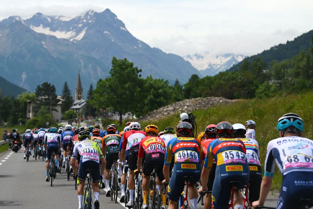VALLOIRE FRANCE JULY 02 A general view of the peloton approaching to the Col du Galibier 2642m during the 111th Tour de France 2024 Stage 4 a 1394km stage from Pinerolo to Valloire UCIWT on July 02 2024 in Valloire France Photo by Dario BelingheriGetty Images