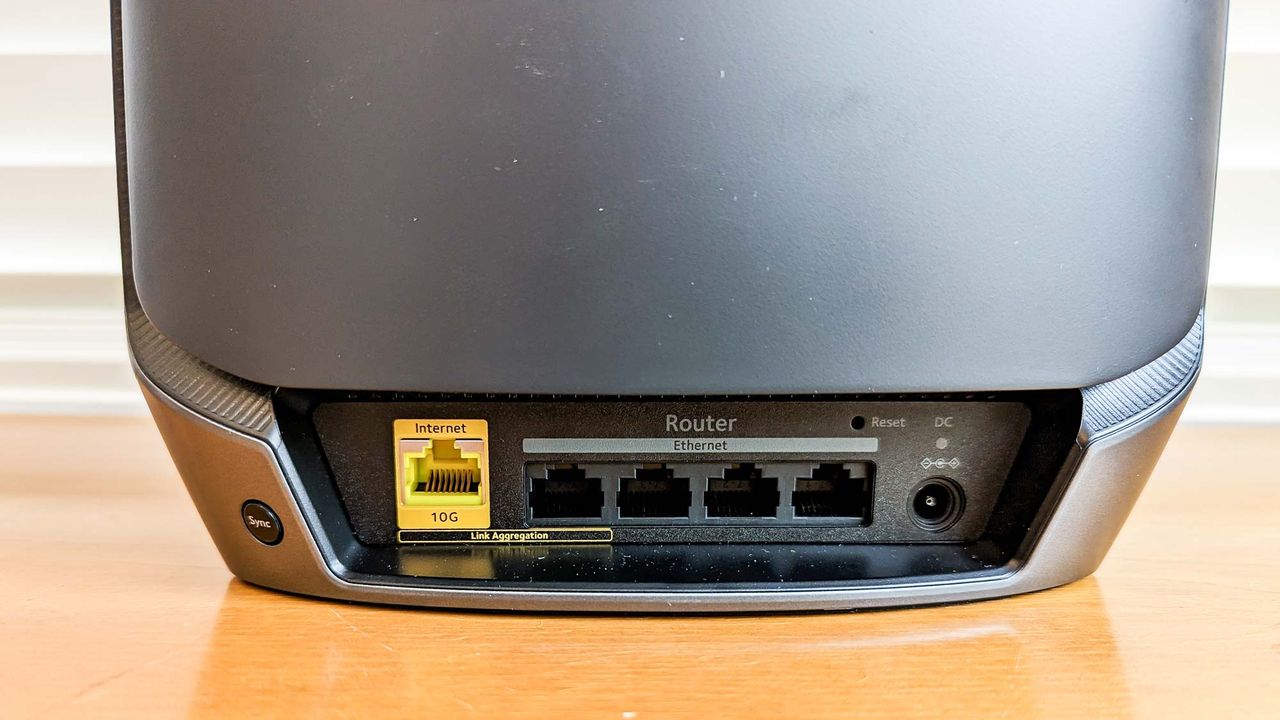 Orbi RBK863S router ports