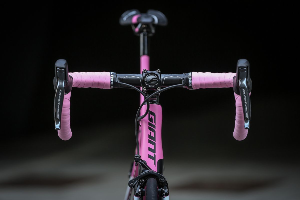 The pink bar tape adds to the colour scheme