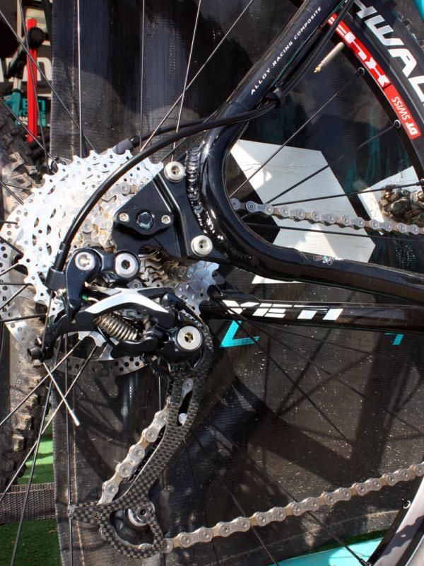 Swappable 'chips' will accept conventional 135x10mm quick-release rear wheels in addition to 142x12mm thru-axle setups. If so desired, you can also swap in horizontal dropouts for singlespeed applications.