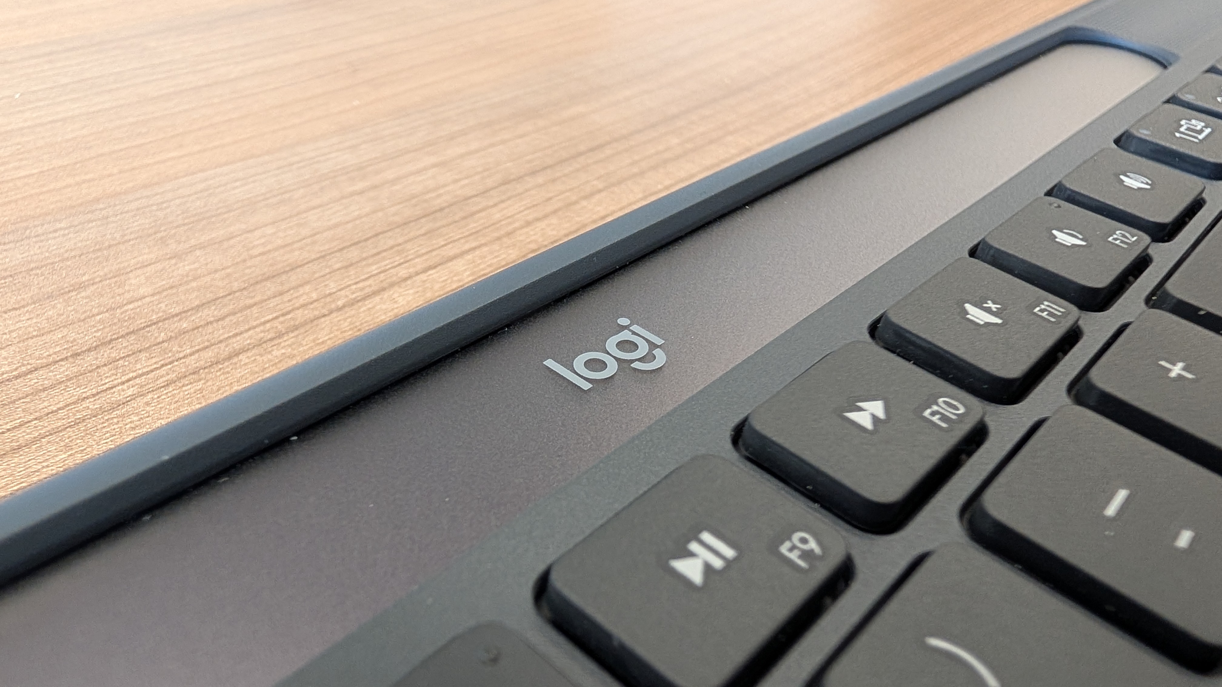 Logitech Signature Slim Solar+ K980