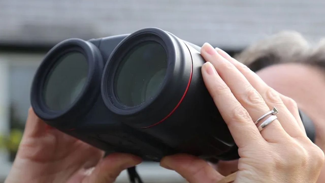 Review photo of the Canon 10x42L IS WP