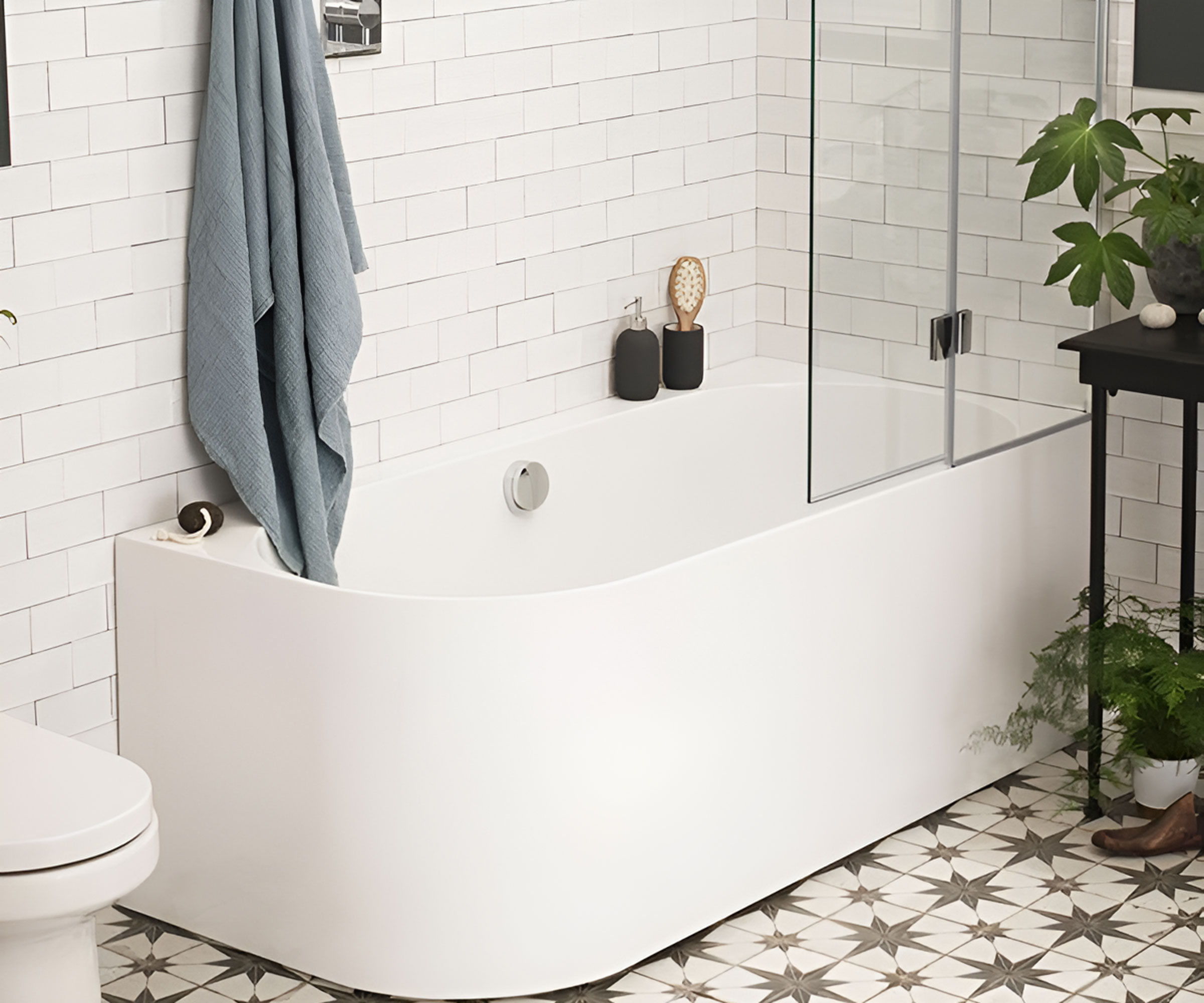 curved bath with bi-fold shower screen