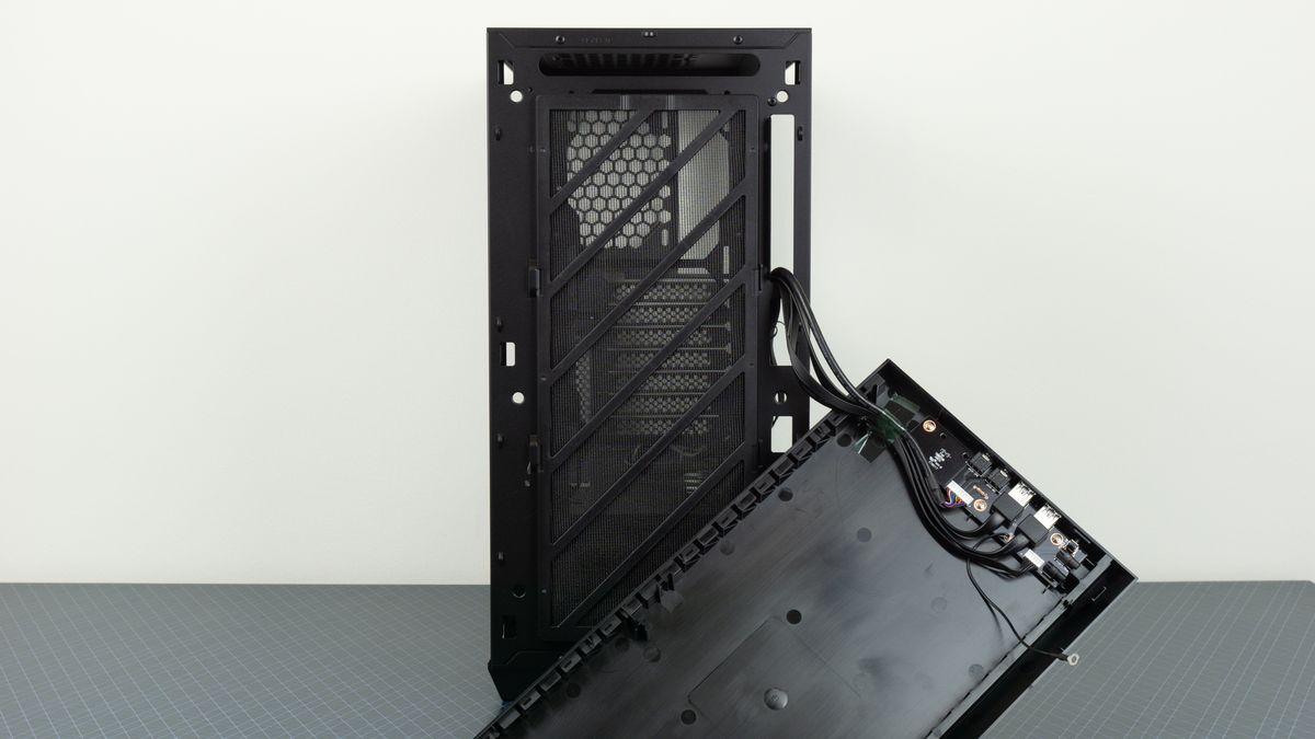 InWin 216
