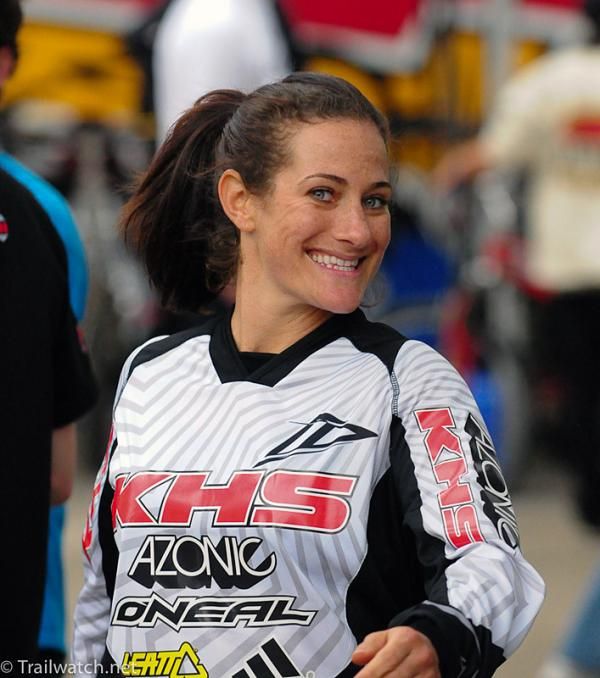 Former world champion Melissa Buhl watching short track.