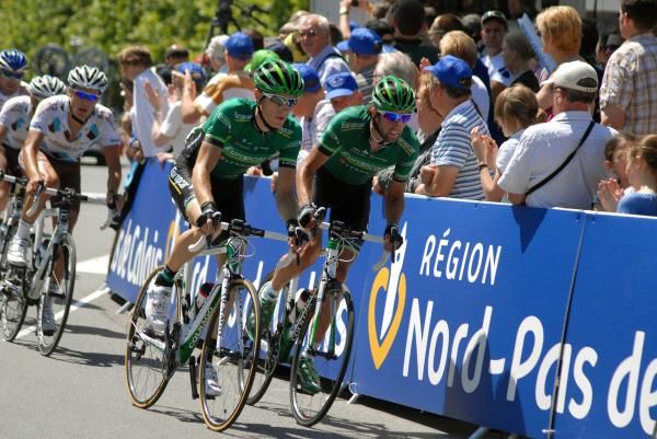 Pierre Rolland and Guillaume Le Floch chase.