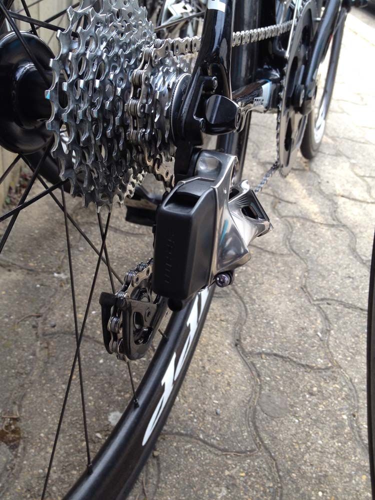 The derailleur's battery pack looks similar to when we've previously spottings