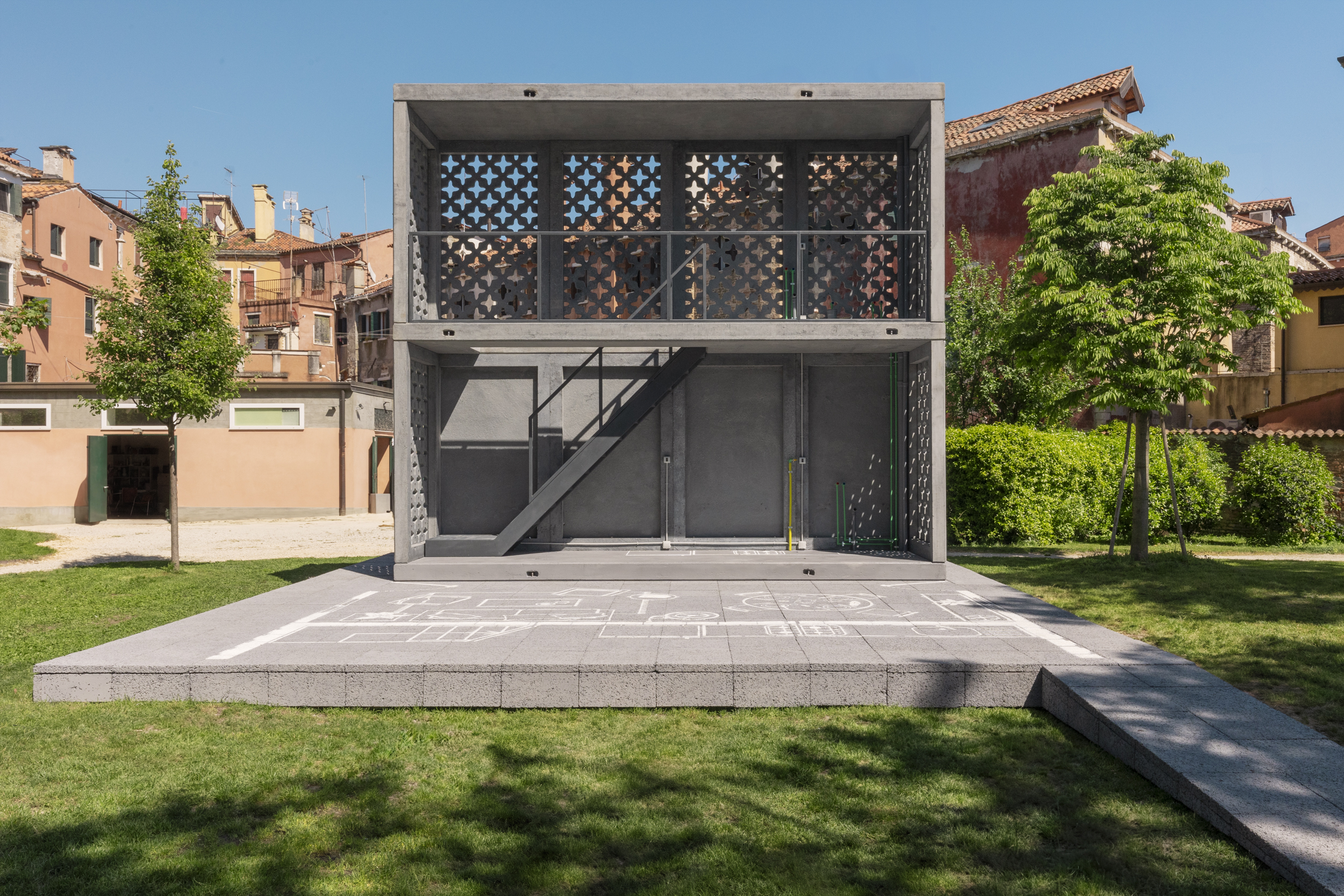 HOLCIM x ALEJANDRO ARAVENA structure launched in venice