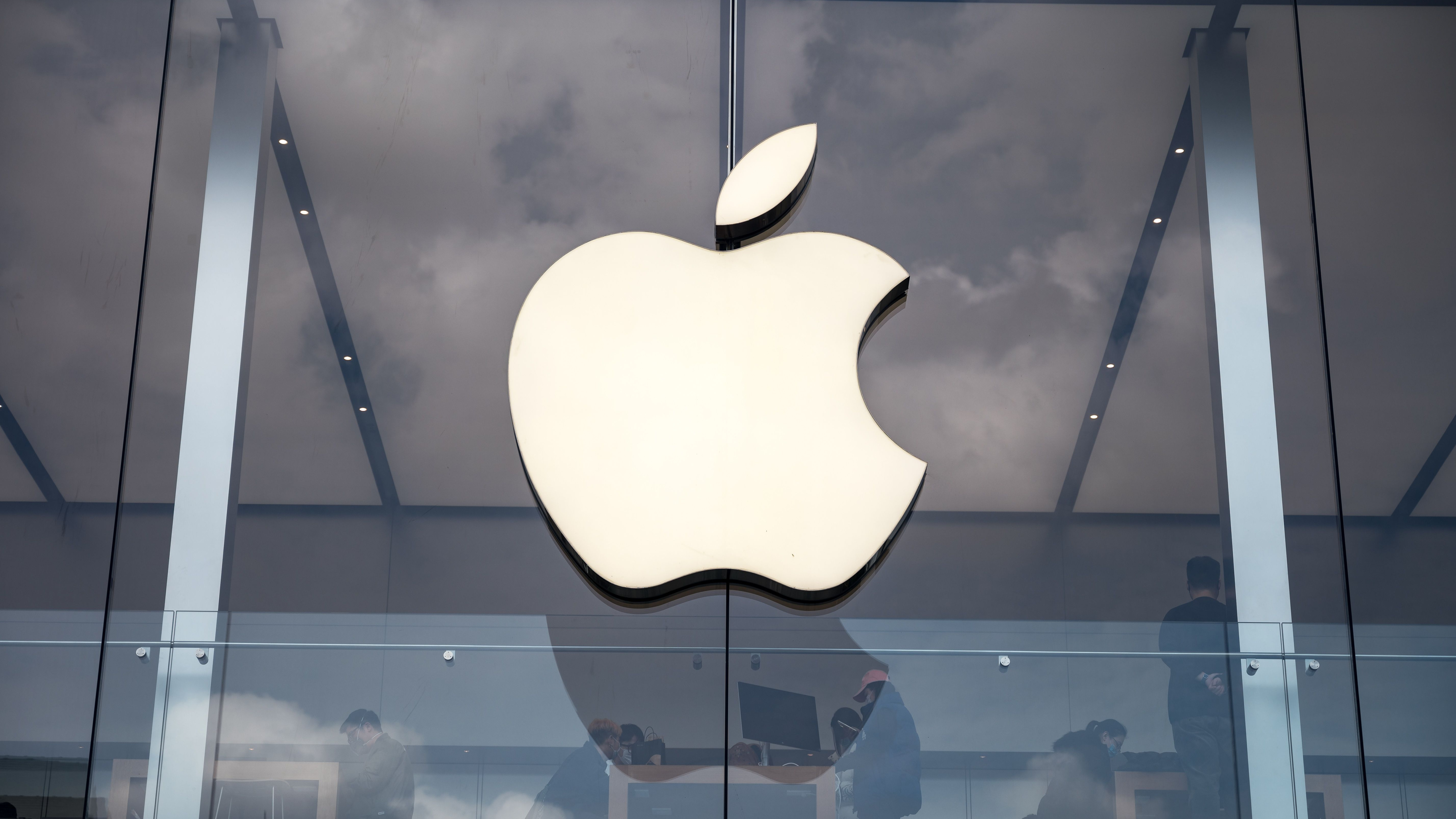 Apple, the company, wants to trademark images of apple, the fruit ...