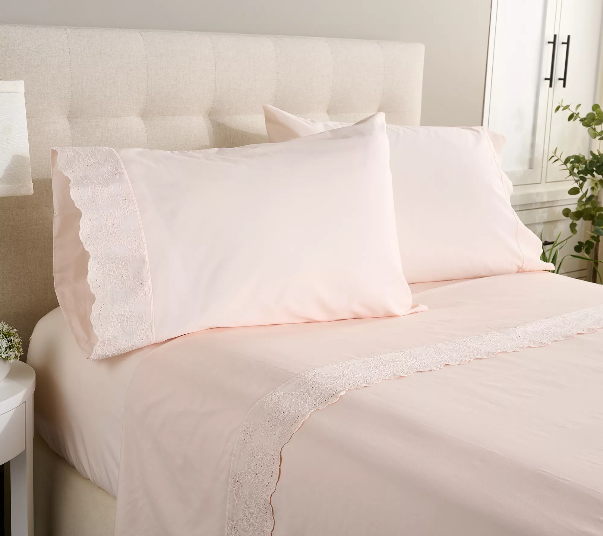 Mrs. H by Dee Hilfiger 300tc Cotton Percale Eyelet Sheet Set