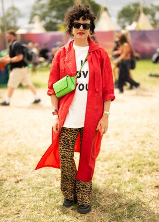 Annie Mac with a green bag