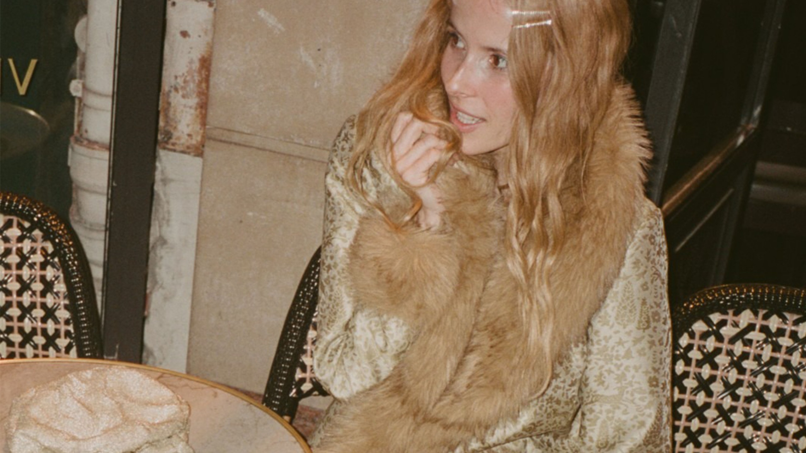 Woman wearing a D&ocirc;en jacket.