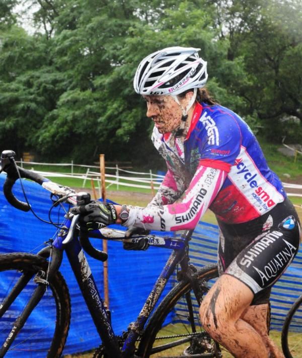 Natasha Elliot (Garneau Club Chaussure Ogilvy) finding that pushing is faster