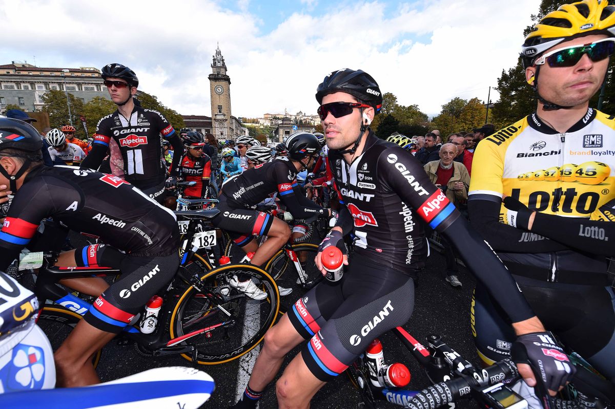 Tom Dumoulin relaxes before a hard day on the bike