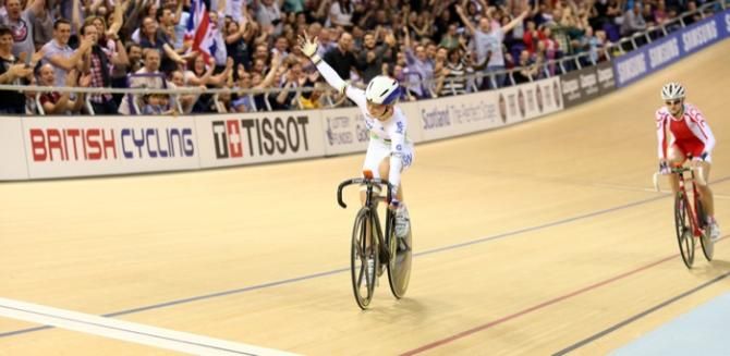Laura Trott (GBr) has time to celebrate as she wins the Omium elimation race.