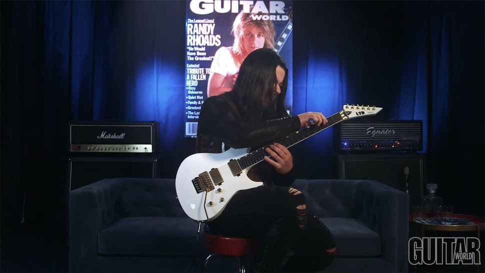 Luís Kalil demonstrates his “dooropening” reverse tapping technique in
