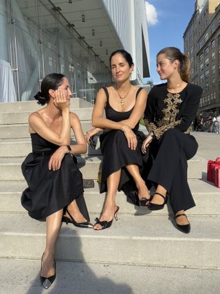 Ladies of Madison Avenue: Carolina Herrera’s daughters sitting on the steps at the Whitney Museum