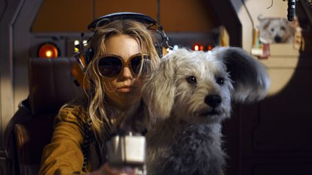 L to r) Milly Alcock as SUPERGIRL, wearing sunglasses and KRYPTO, a fluffy white dog, in DC Studios&rsquo; and Warner Bros. Pictures&rsquo; &ldquo;SUPERGIRL&rdquo;.