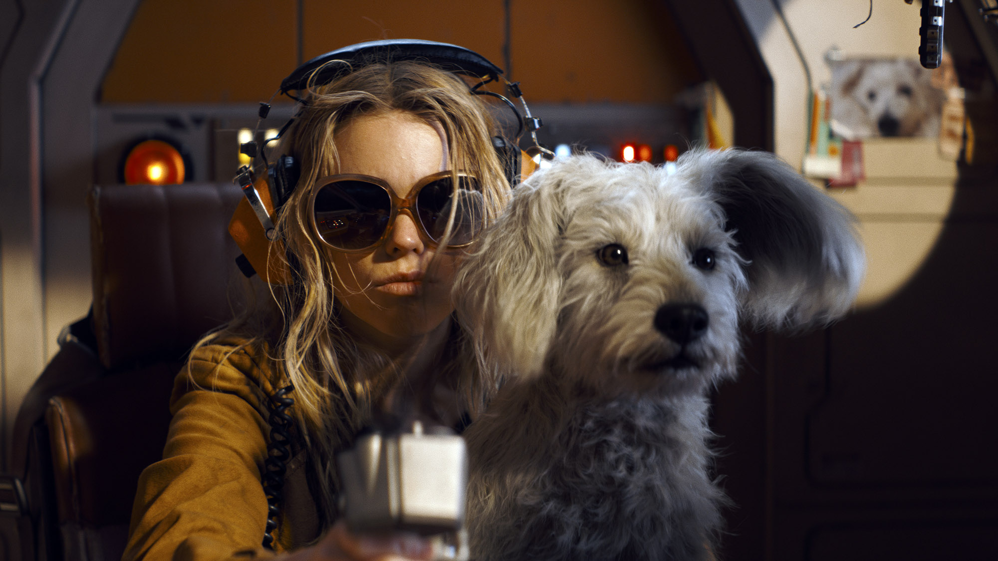 L to r) Milly Alcock as SUPERGIRL, wearing sunglasses and KRYPTO, a fluffy white dog, in DC Studios&amp;rsquo; and Warner Bros. Pictures&amp;rsquo; &amp;ldquo;SUPERGIRL&amp;rdquo;.