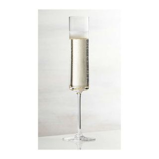 champagne flute in cylindrical shape
