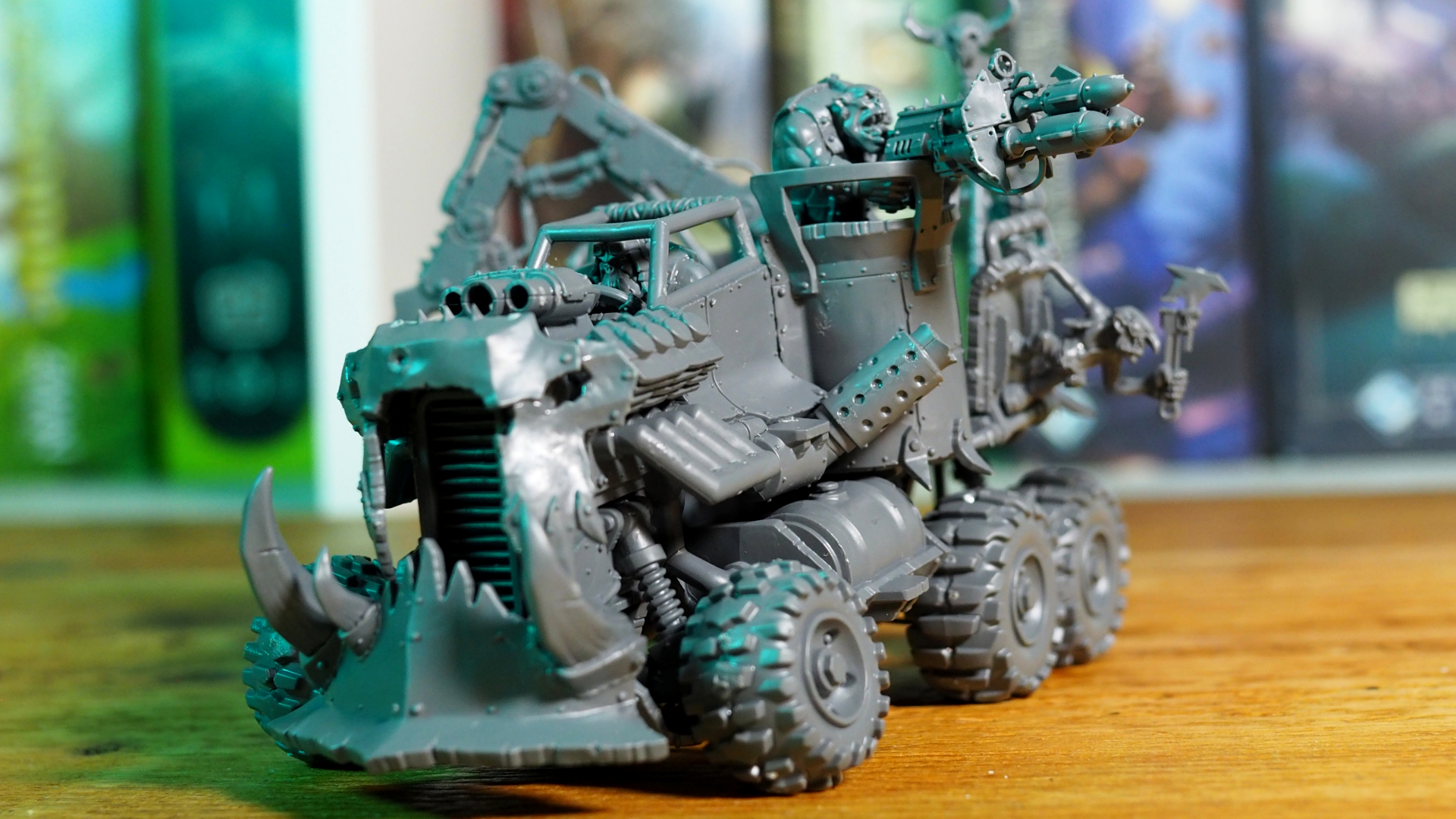 Warhammer 40K Orks Trukk model, seen from one side