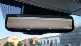 Rear view mirror in the Toyota Mirai (2021)