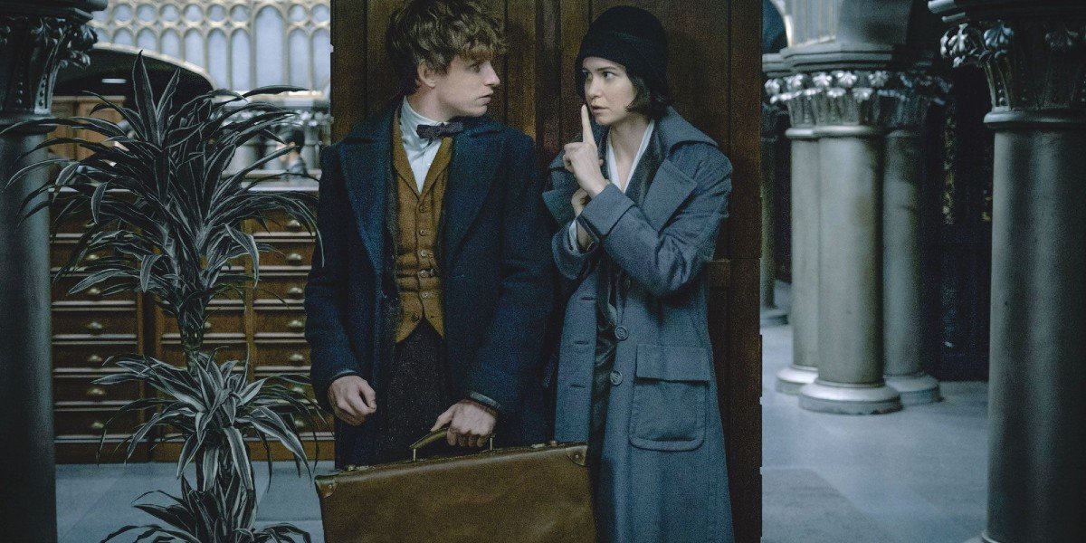 Eddie Redmayne and Katherine Waterston in Fantastic Beasts and Where to Find Them