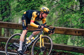 Tom Golag descends in Jumbo Visma kit