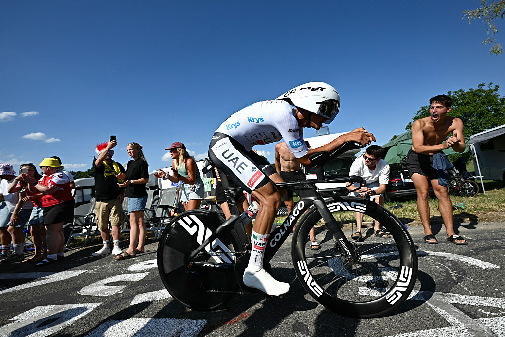 UAE Team Emirates - XRG's Mexican rider Isaac Del Toro wearing the best young rider's white jersey cycles during the 16th stage of the 113th edition of the Tour de France cycling race, 26,1 km time trial between &amp;Eacute;vian-les-Bains and Thonon-les-Bains in the French Alps, on July 21, 2026. (Photo by Loic VENANCE / AFP)