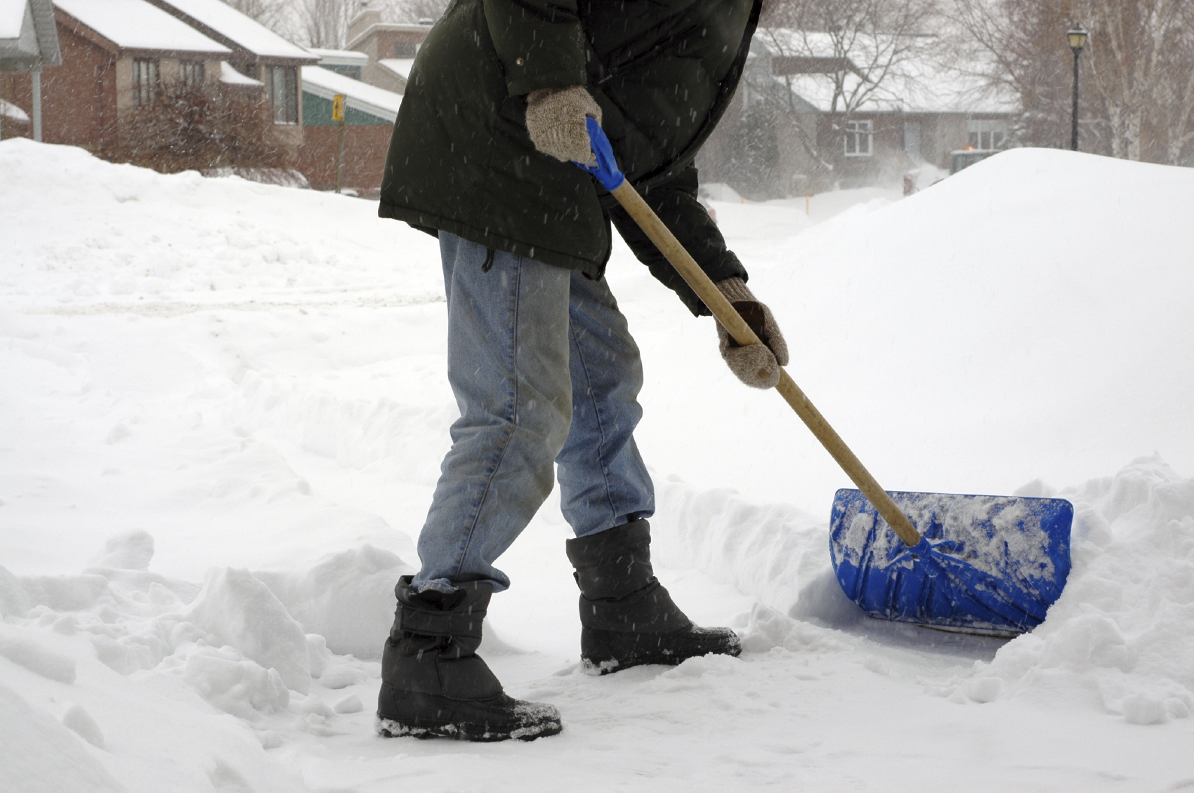 New Englanders: Beware of snow-shoveling scams