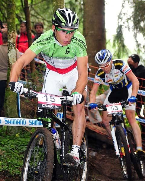 Marco Aurelio Fontana (Cannondale) rides the technical sections well.