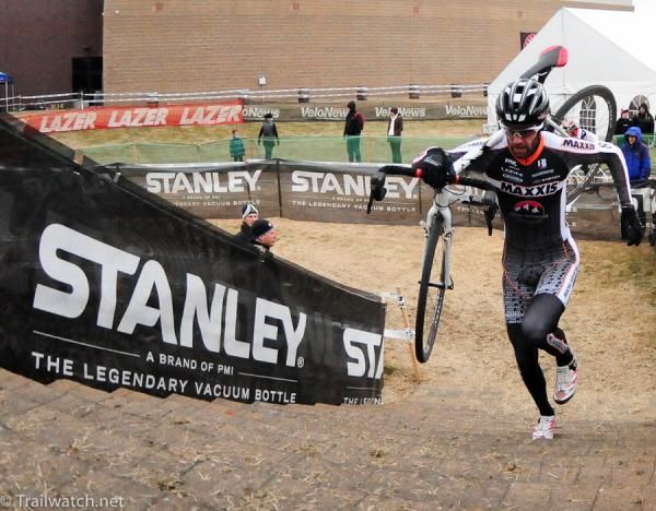 Geoff Kabush (Team Maxxis) alone on the steps