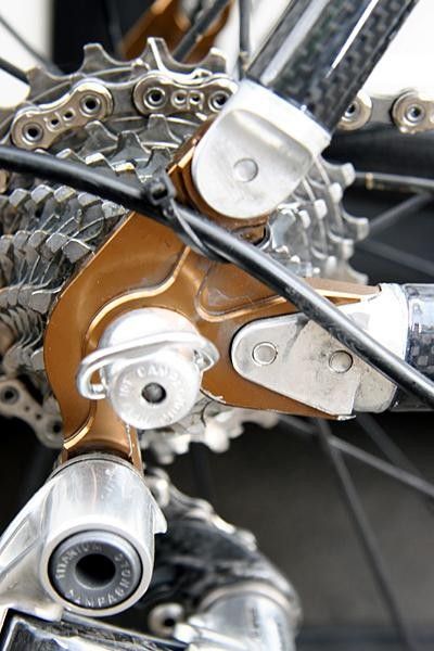 Chunky, replaceable dropouts.