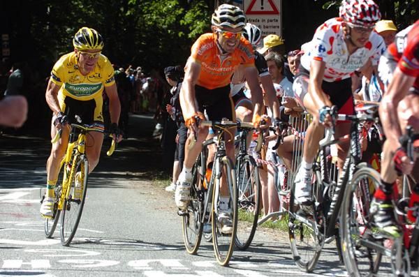Yellow jersey Thomas Voeckler (Europcar) stayed in contact with his GC rivals on the final climb, but came to grief on the descent and lost time.