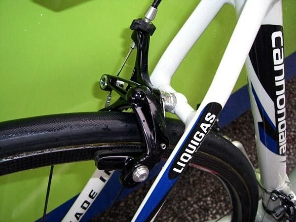 DiLuca's System Six uses Campagnolo brakes but not the prototype carbon-specific cork pad compound.