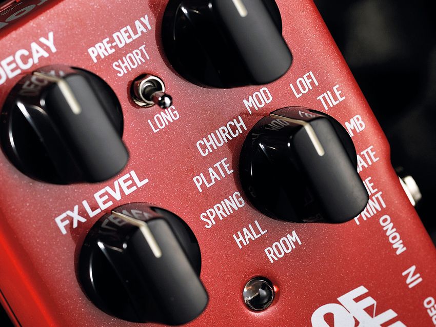 Note the two-way switch to select short or long 'pre-delay' for the reverb types.