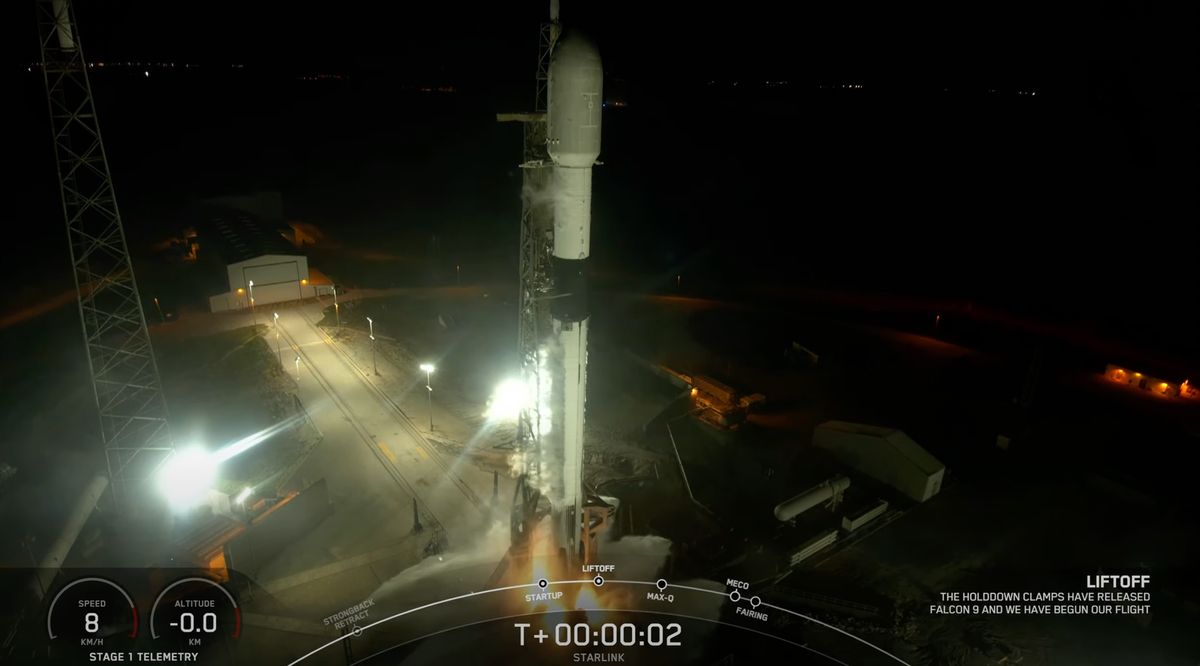 SpaceX meluncurkan 56 satelit Starlink, sebuah roket darat ke laut