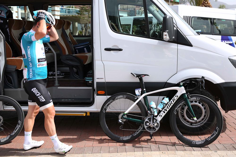 Cavendish prepares for the start,