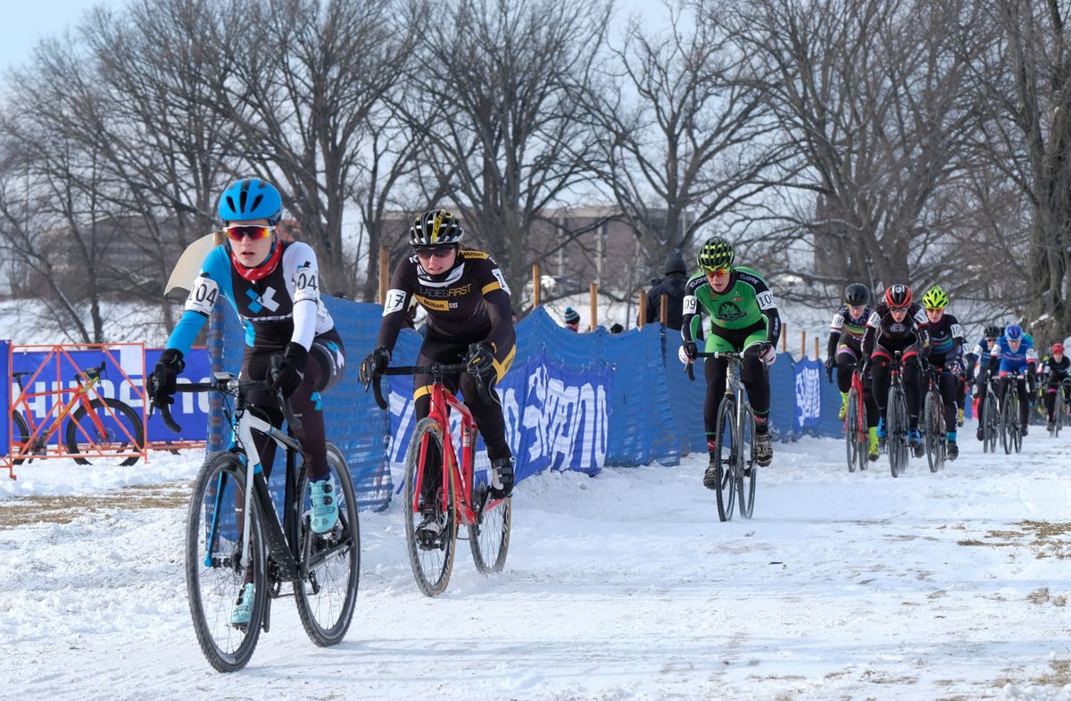 Emma Swartz (Trek Cyclocross) leading during the first lap