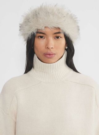 Aritzia, Faux Fur Cuffed Beanie