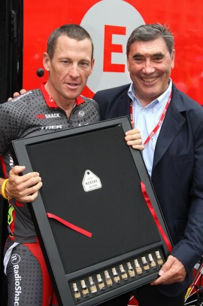 Lance Armstrong (Radioshack) poses with Eddy Merckx and his new commemorative box.