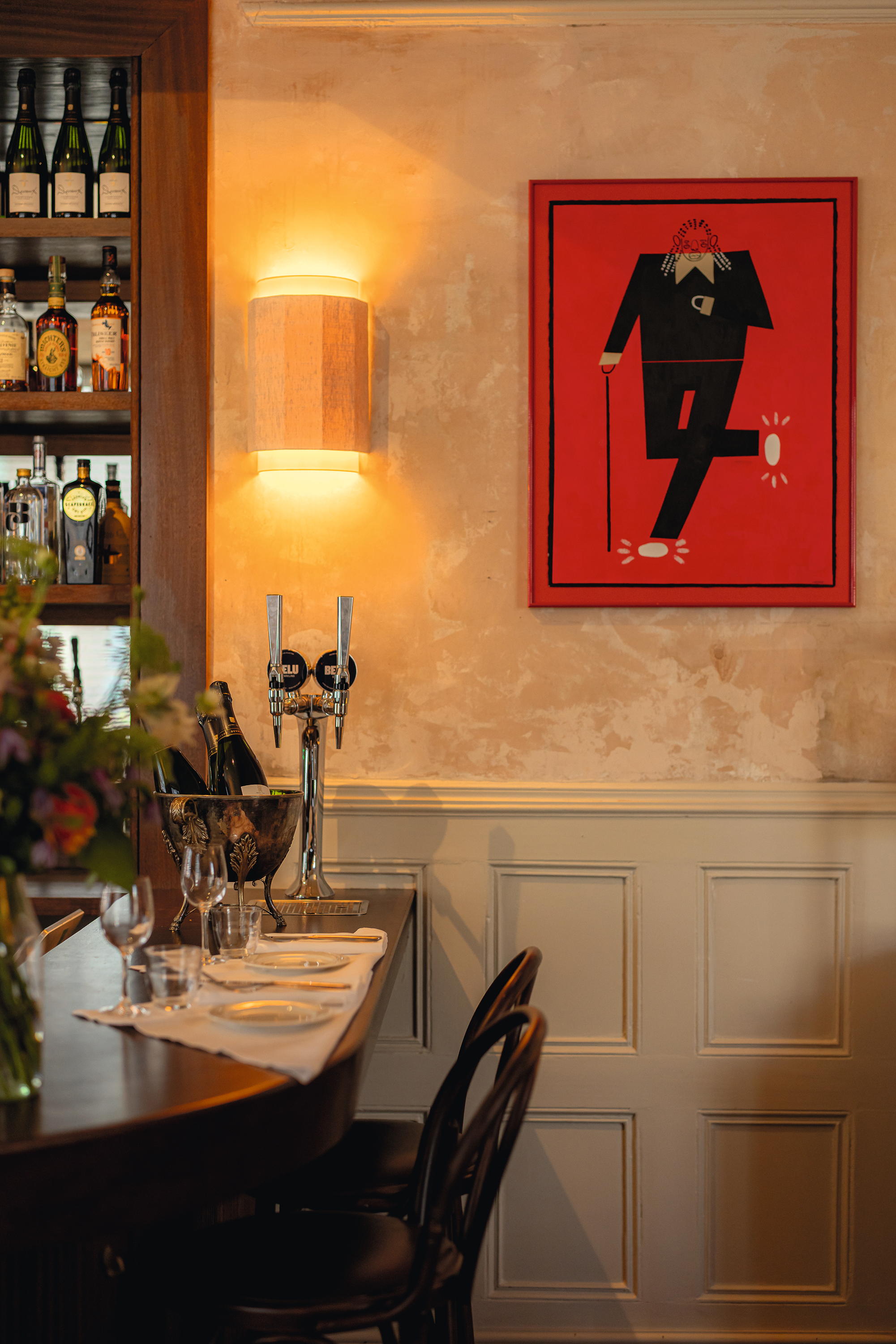 A picture and a bar