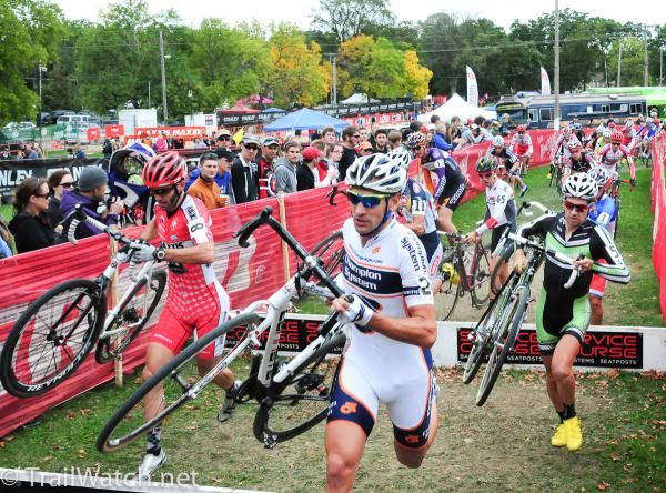 Christian Heule (Champion Systems LBS) leading a group over the barriers