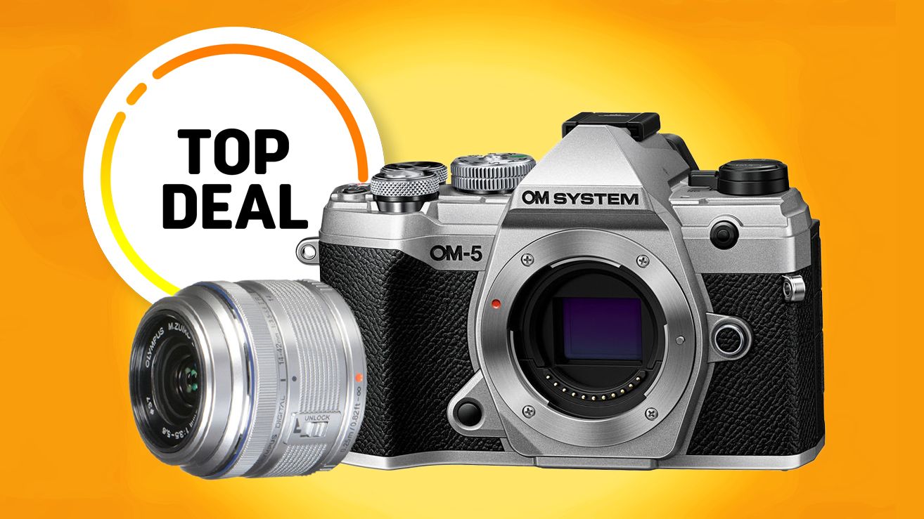 Unbeatable camera bundle: Get this mirrorless + lens for under $900
